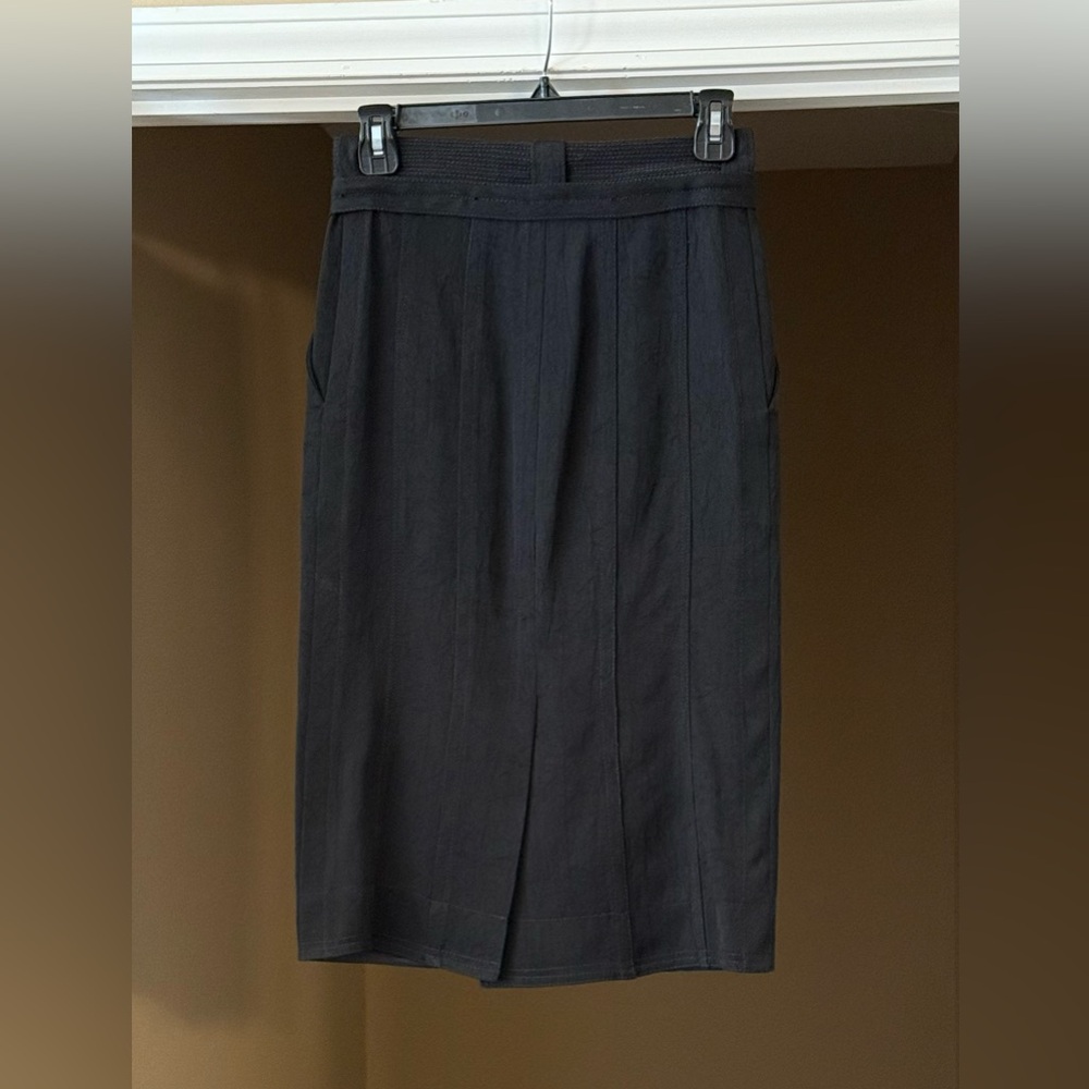 Marc Jacobs Black Pencil Skirt with Button Detailing, Size 0. - Picture 4 of 8